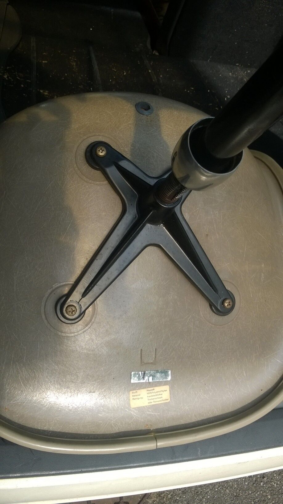 Office chair by Charles end Ray  for Herman Miller  Vitra