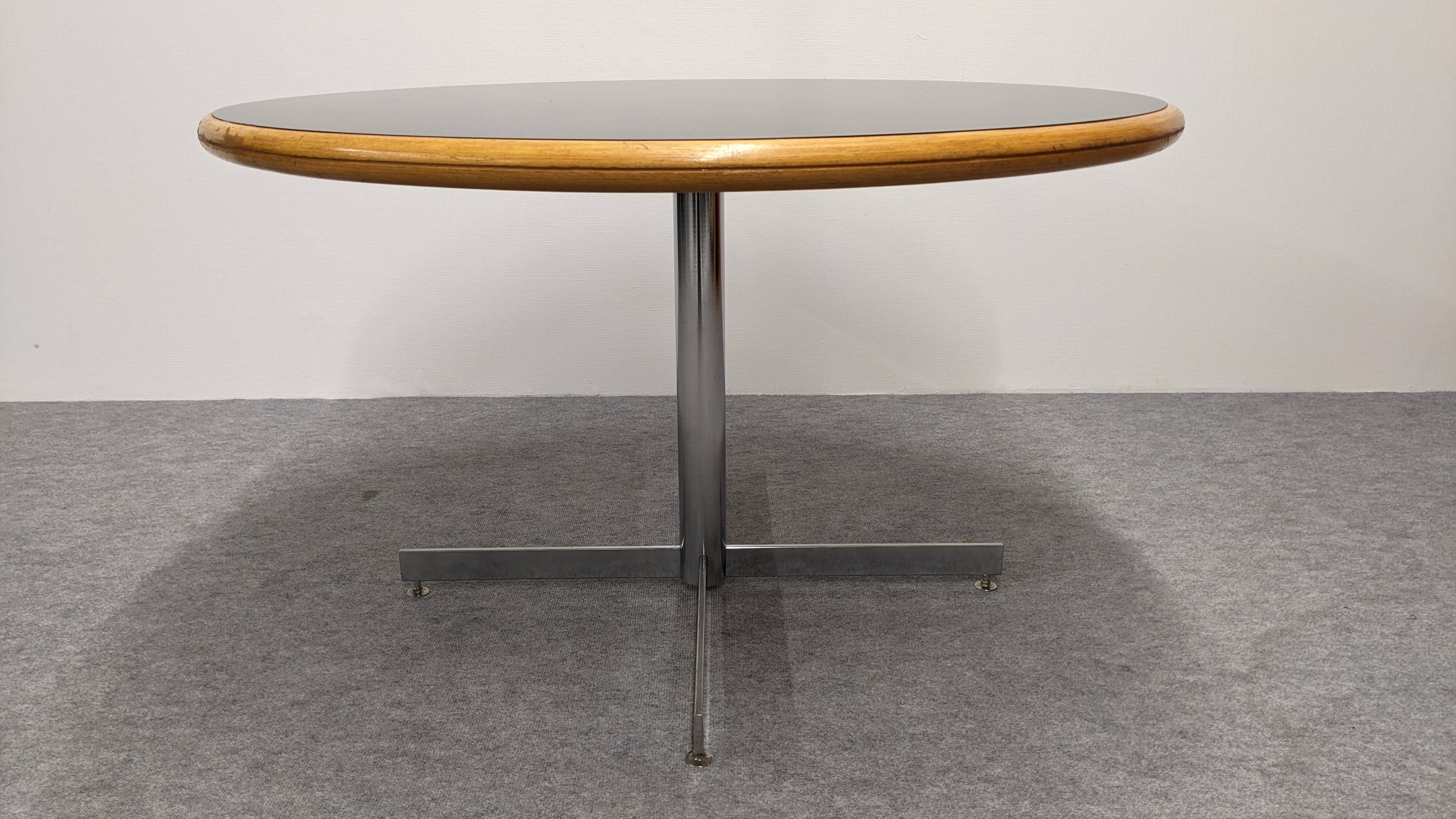 Round dining table dlg Warren Platner, Italy circa 1970