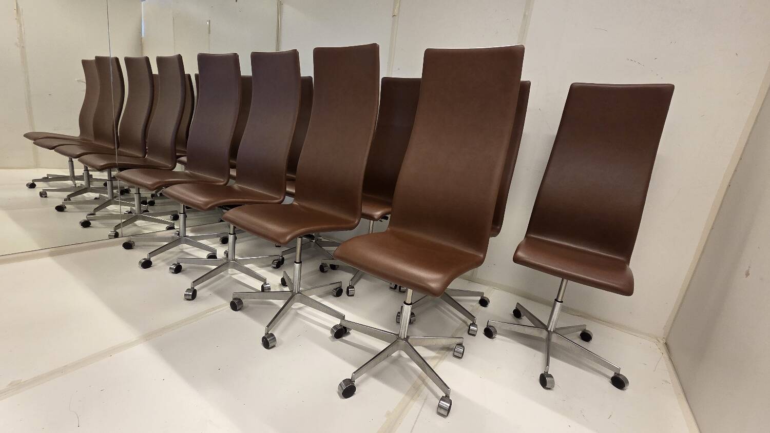 Chaise Oxford à dossier haut par Arne Jacobsen pour Fritz Hansen