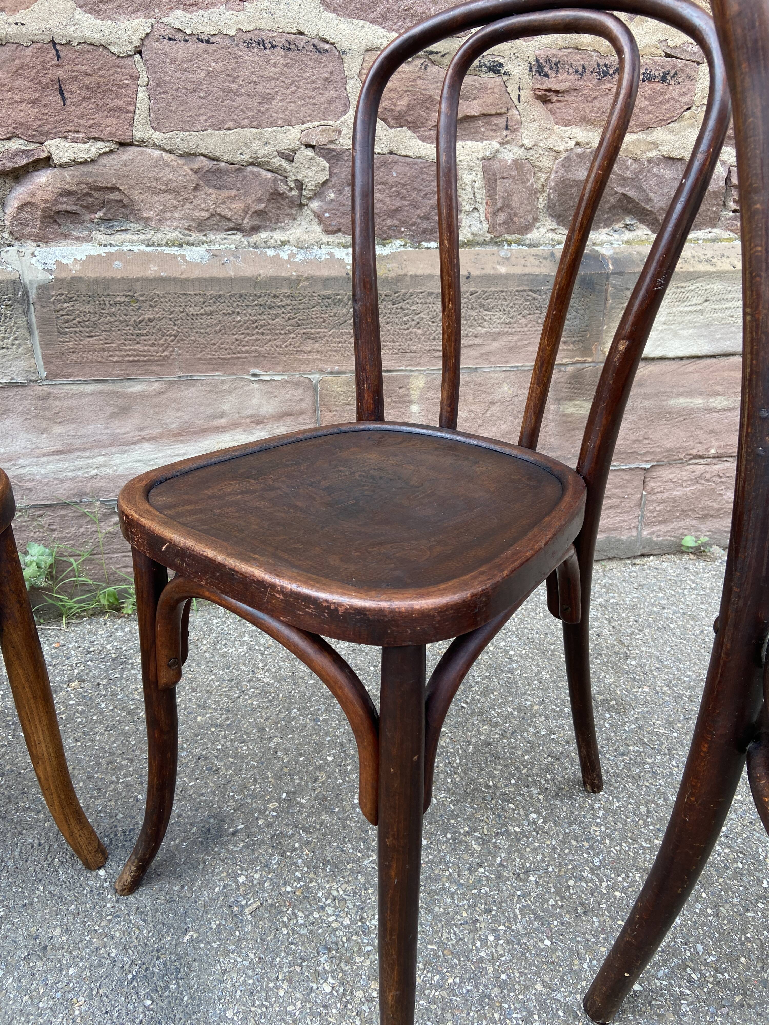 Lot de 4 chaises bistrot dépareillé bois courbé