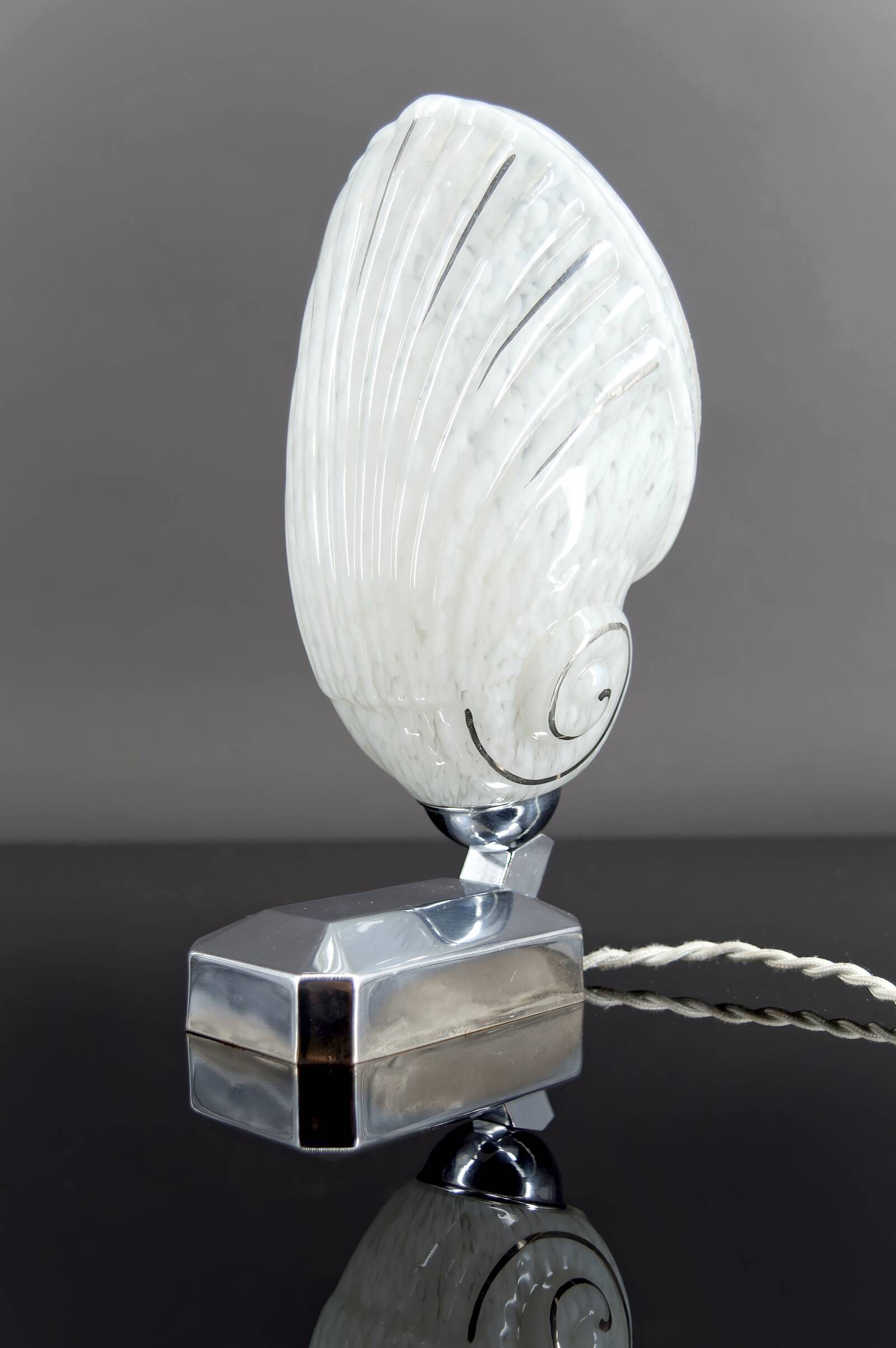 Modernist Art Deco "Coquillage" lamp, France, circa 1930
