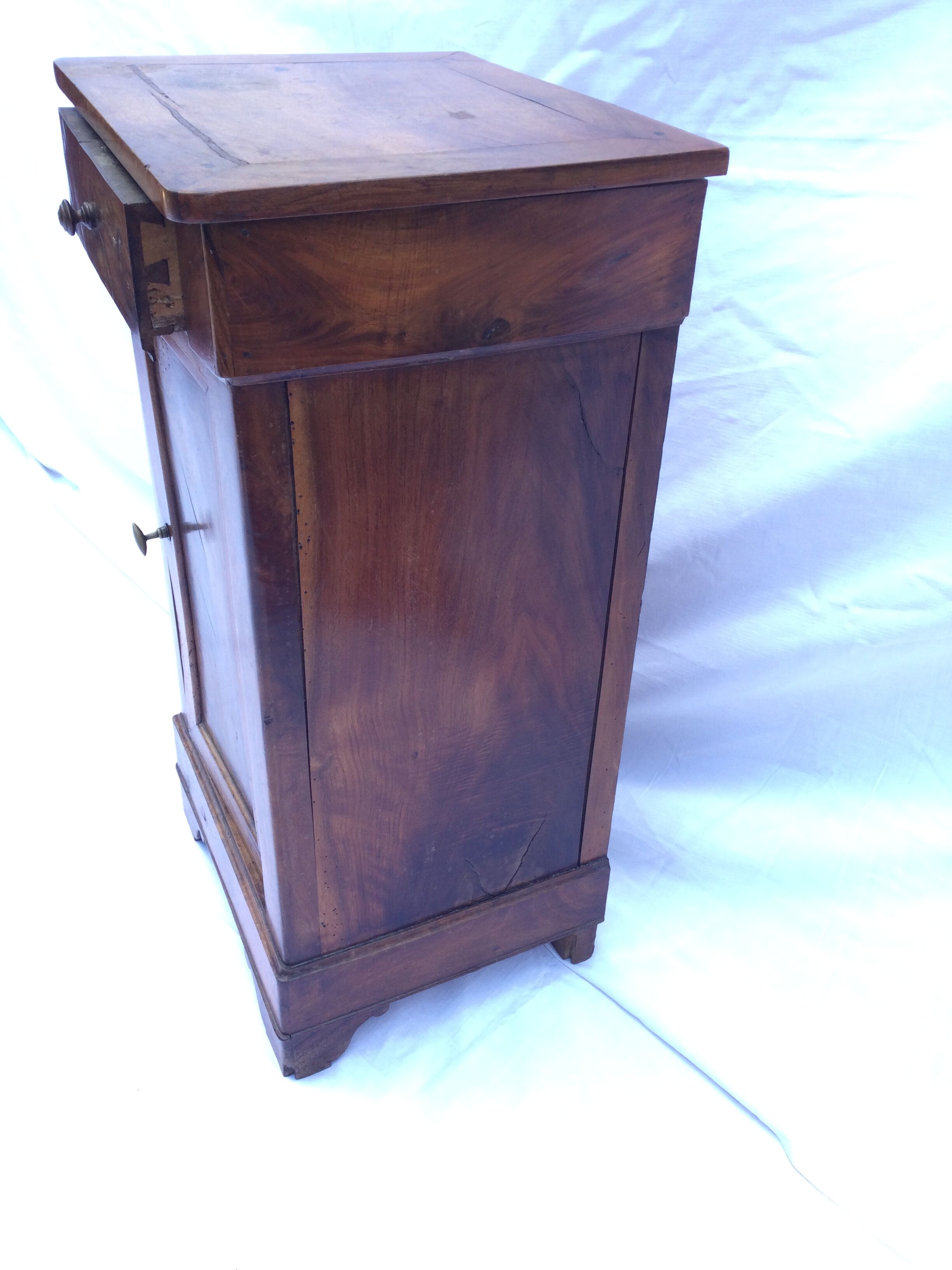 Table de nuit de style louis philippe