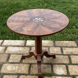 Pedestal table