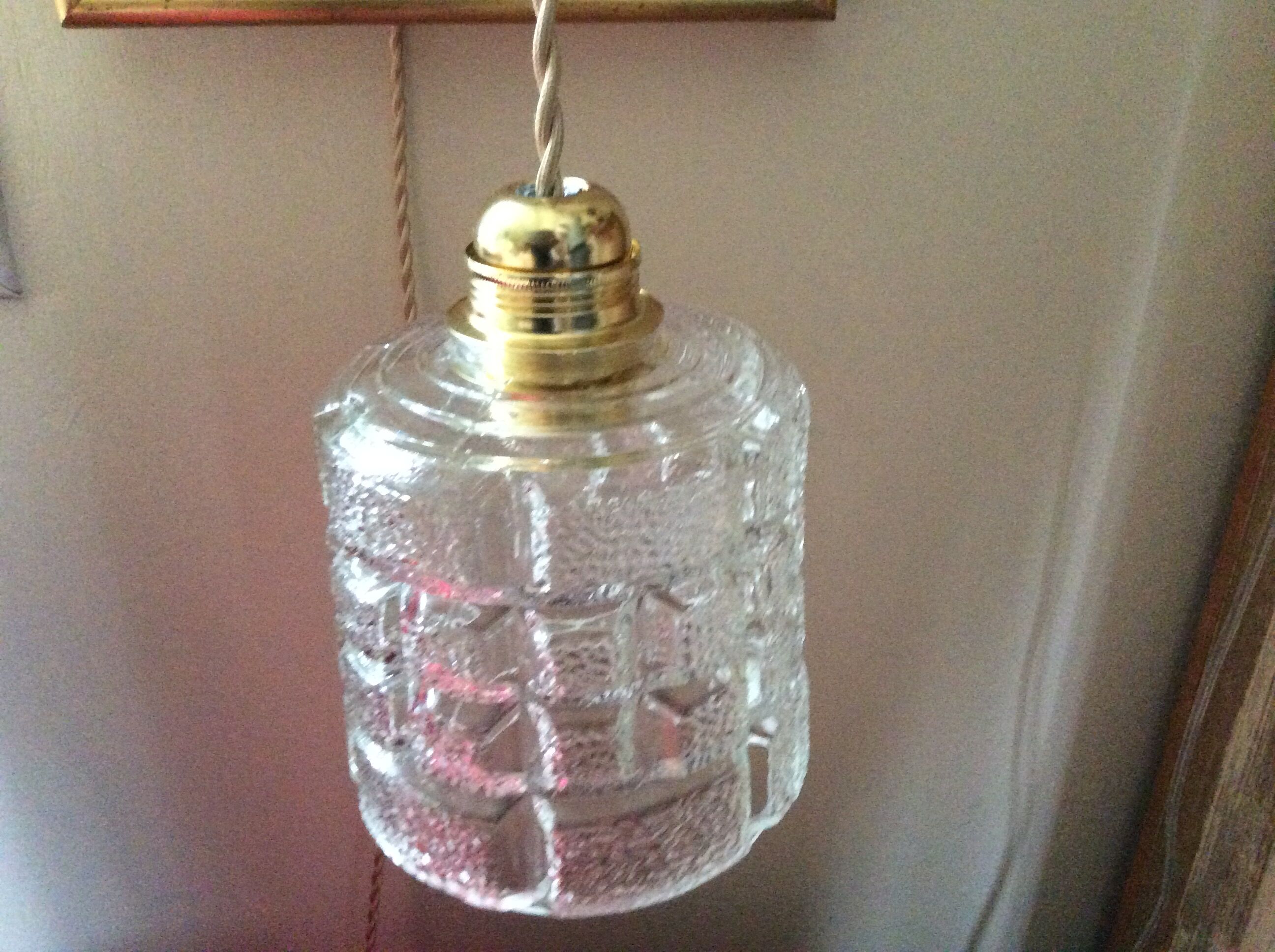 Molded glass suspension