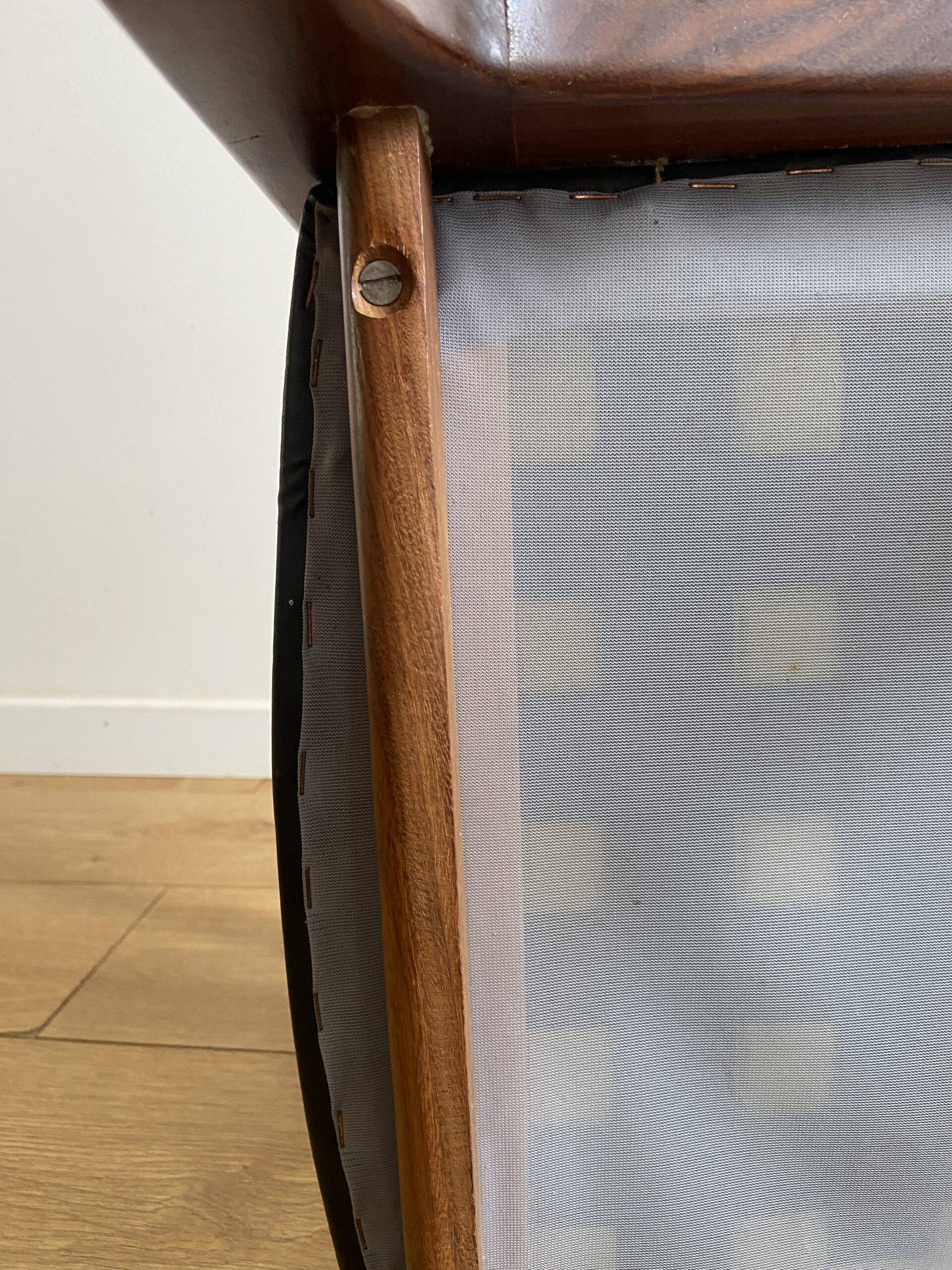 Chaise vintage bois et skaï noir