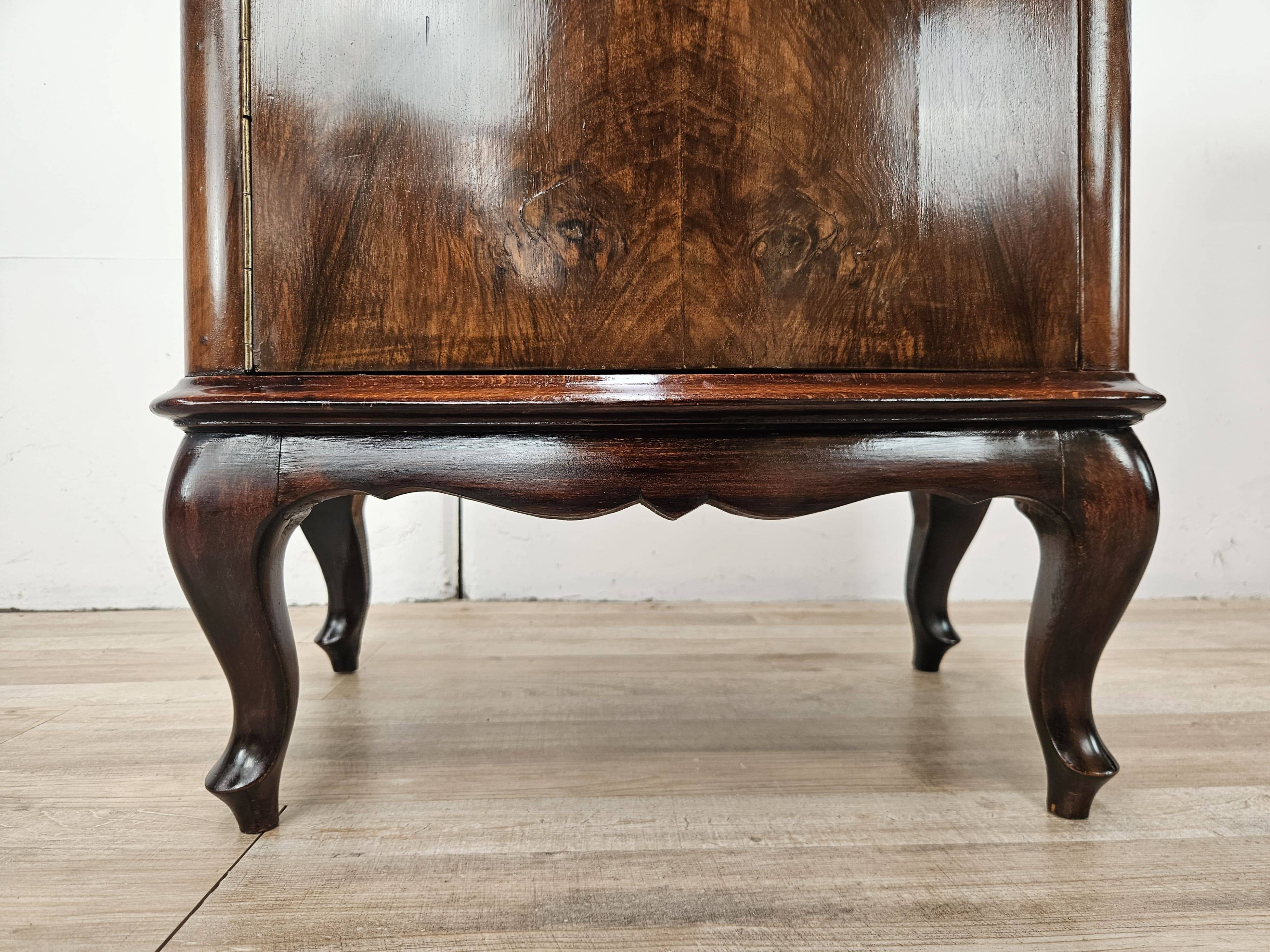 Pair of 1940s Chippendale bedside tables in walnut burl