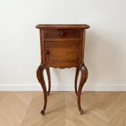 Table de chevet style Louis XV en bois et marbre