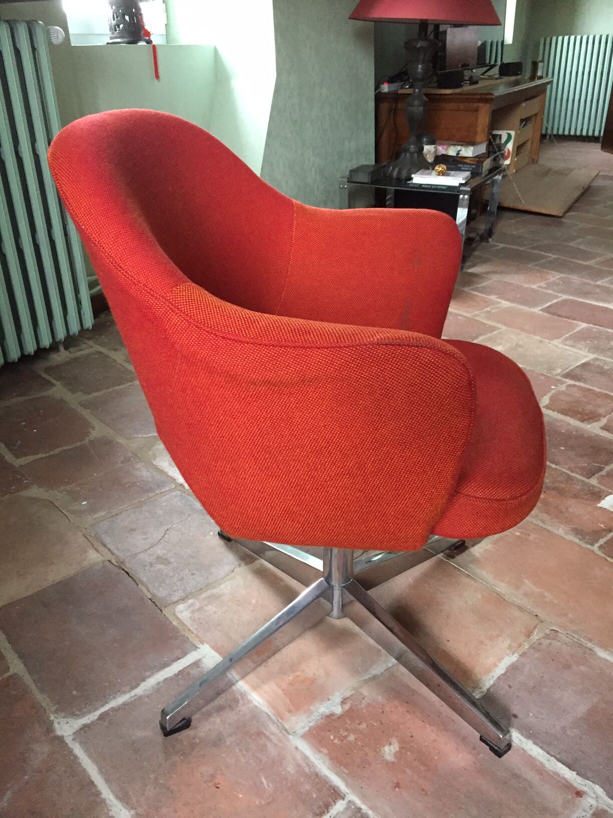 Executive armchair by eero saarinen