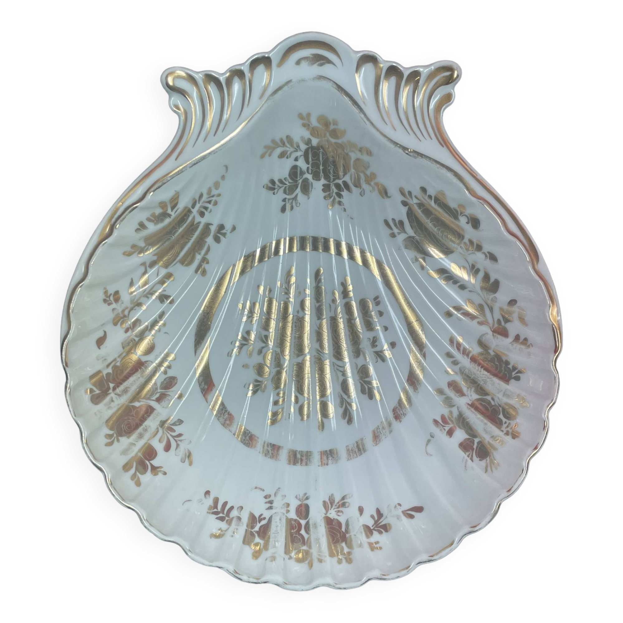 Limoges, large gold and gadroon scallop shell, empty pocket, salad bowl, compotier