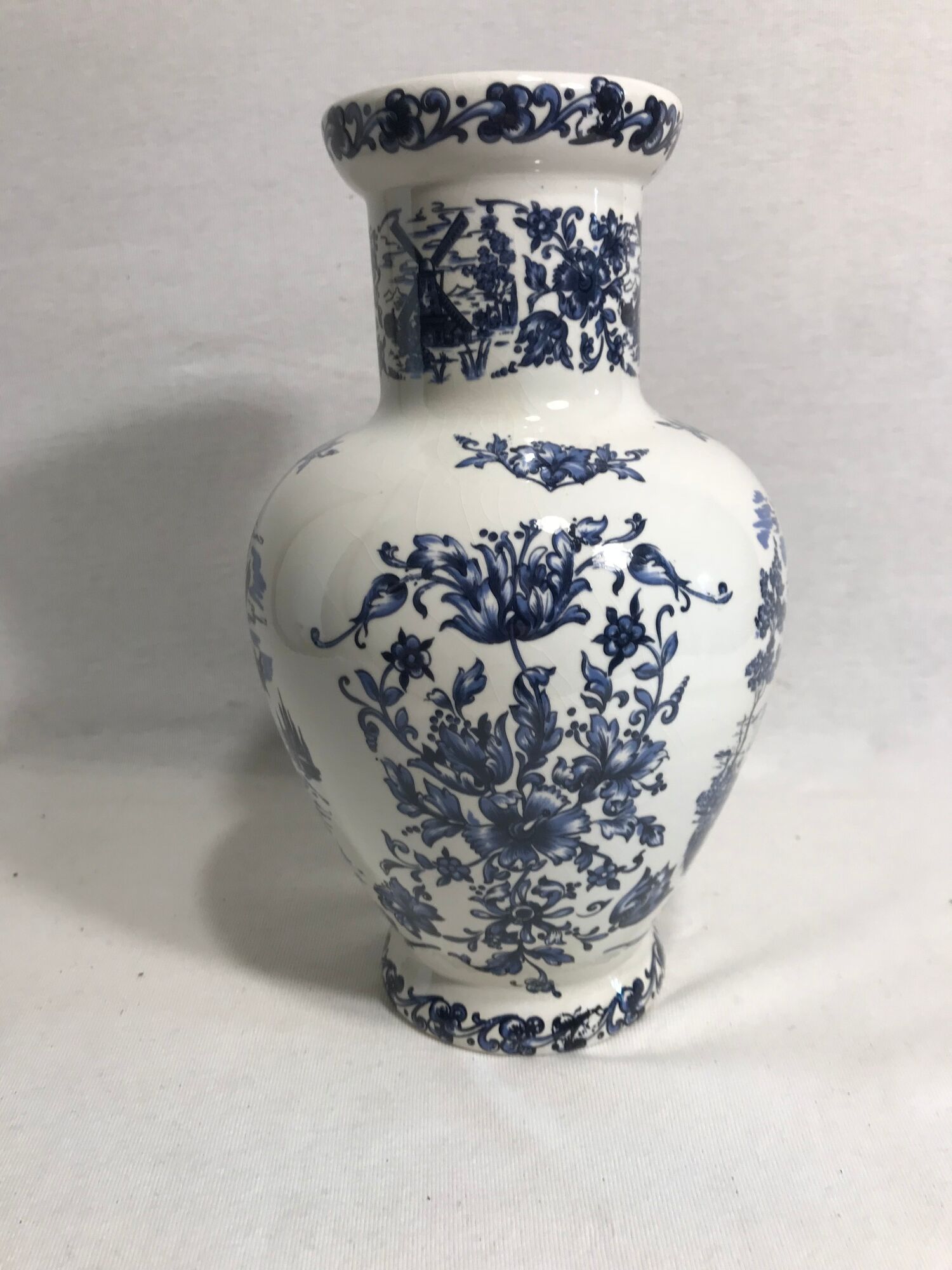 Vase porcelain molen blue & white decoration vintage old