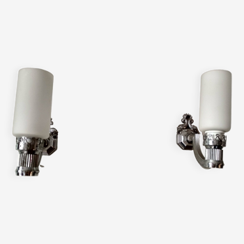 Pair of bathroom wall lights in silver metal and white opalines in the shape of a tube