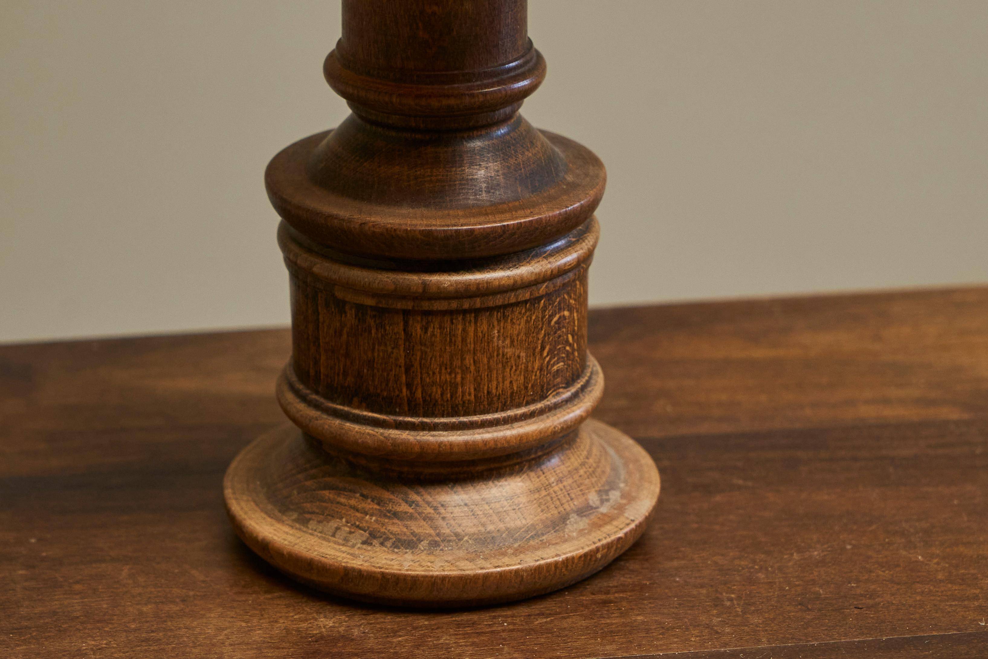Mid-Century Accent Table Lamp in Solid Oak and Patinated Brass