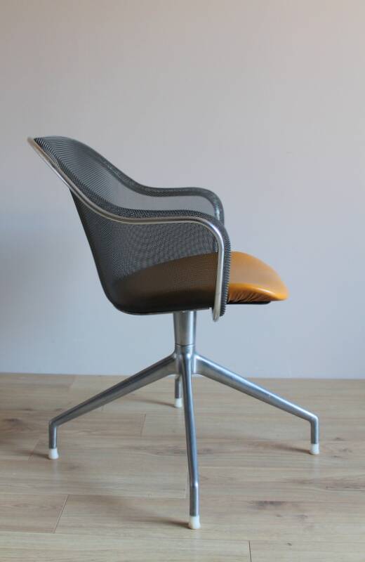 Iuta armchair by B&B Italia