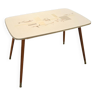 Table basse en formica avec pieds en laiton