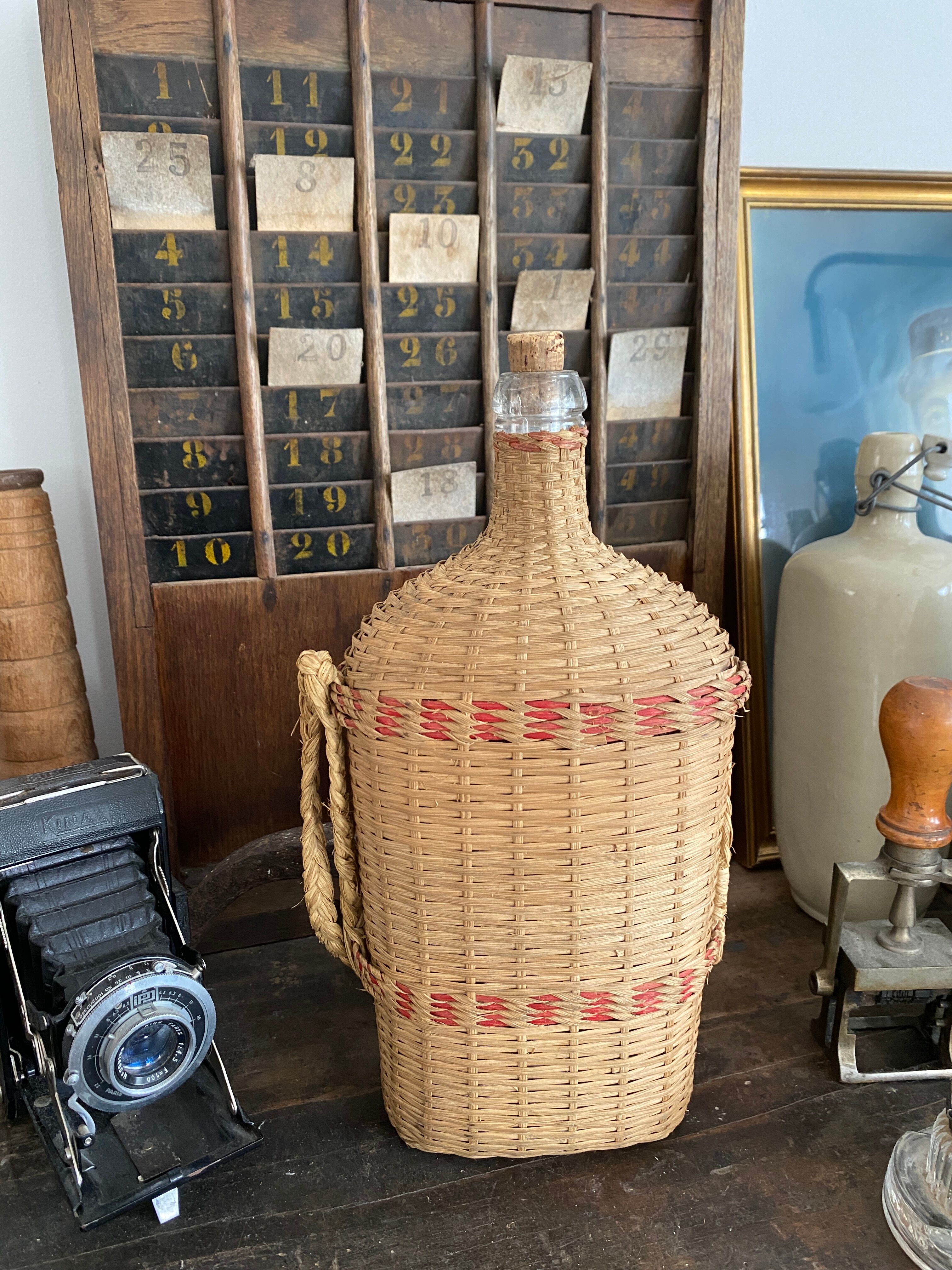 Duo de bouteilles en rotin