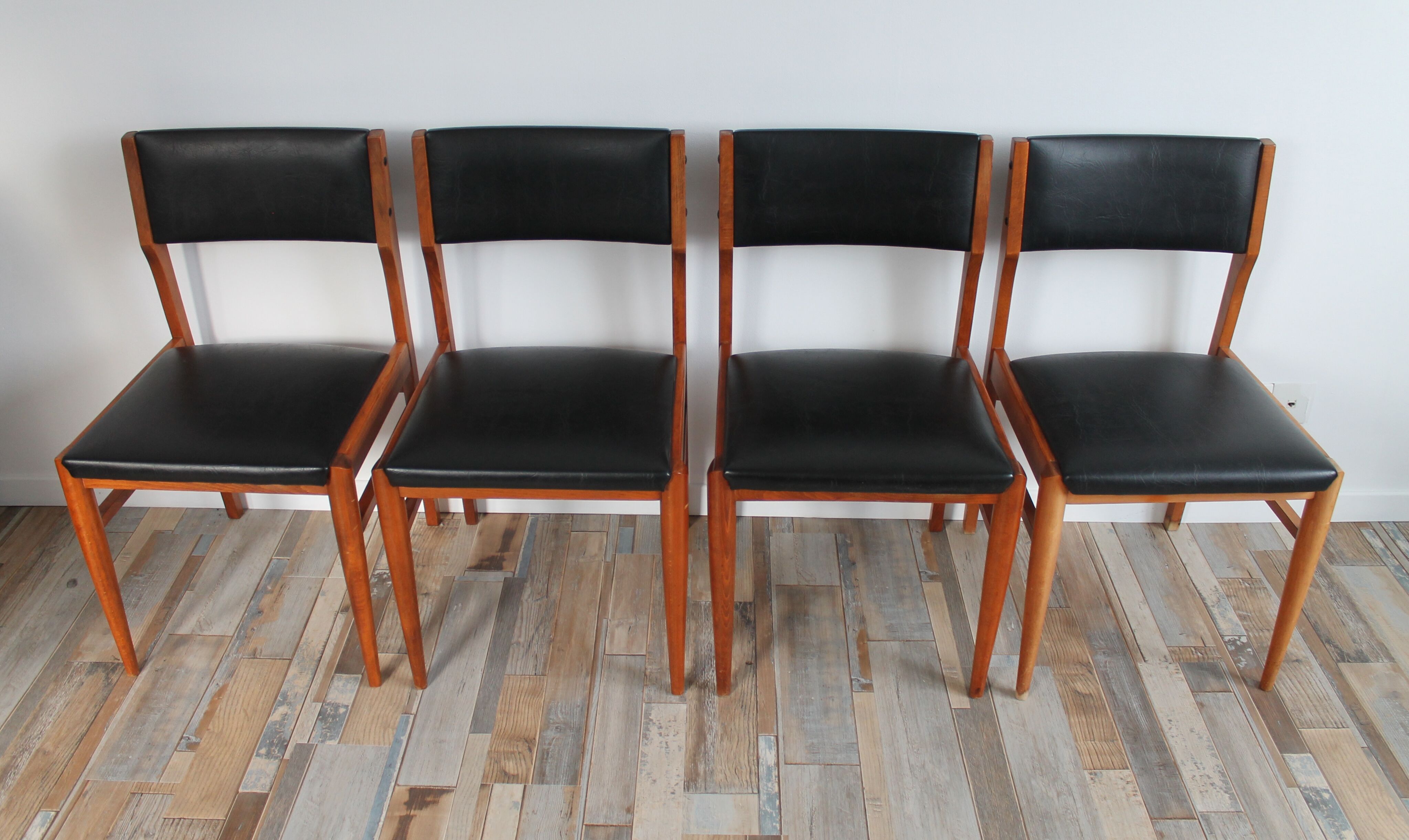 Lot of 4 Scandinavian chairs