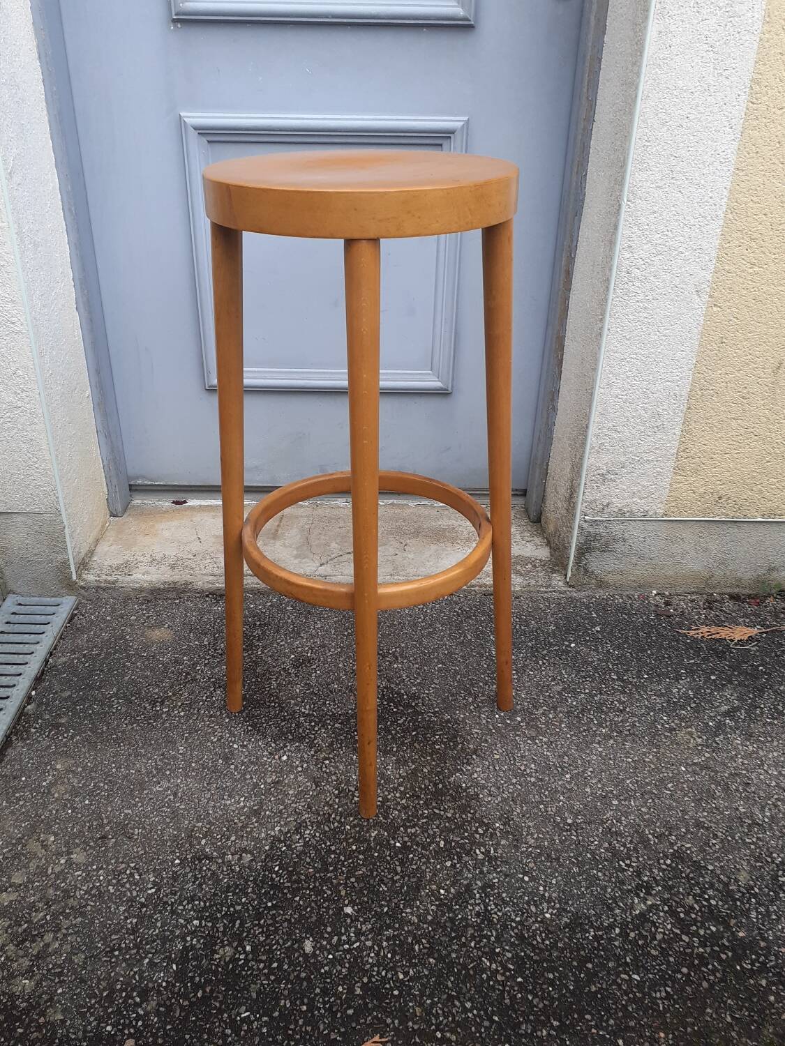 Bar stool