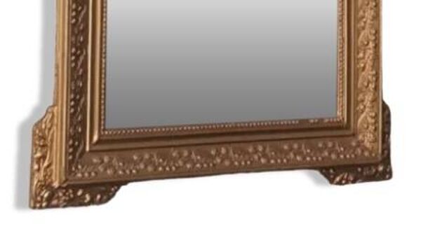 Miroir doré style Louis XV et cadre en bois sculpté