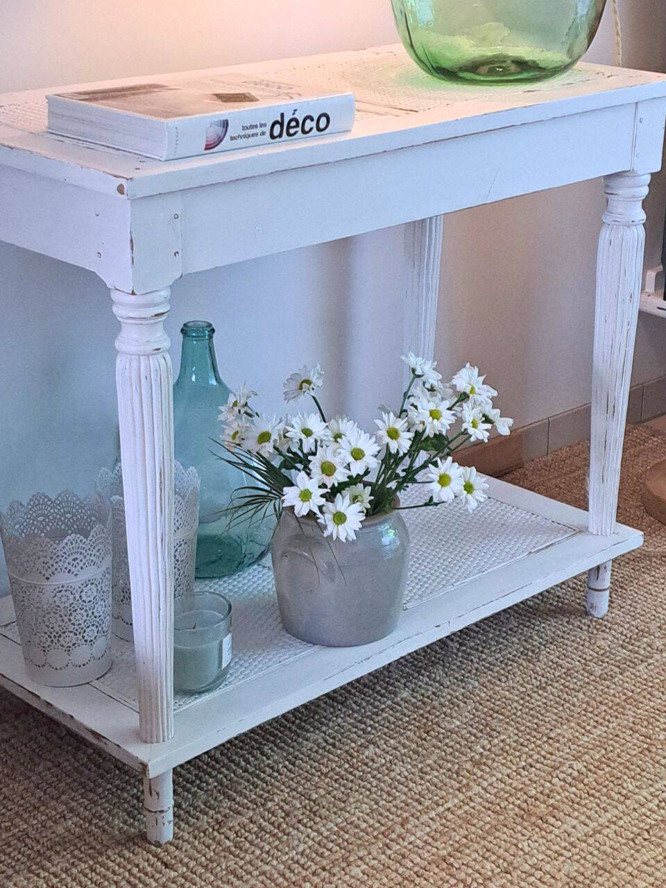 Console table in wood and white rattan