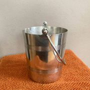 Ice bucket with handle from the late 19th / early 20th century in hallmarked silver-plated metal