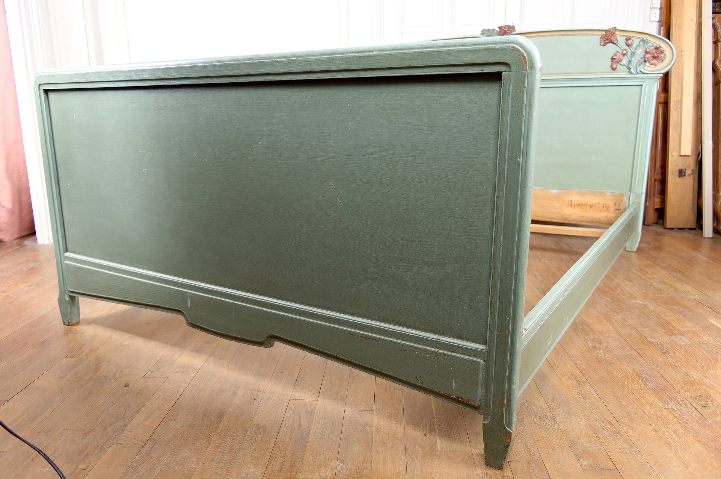 Art Nouveau bed in carved and painted wood, Poppies, Circa 1900