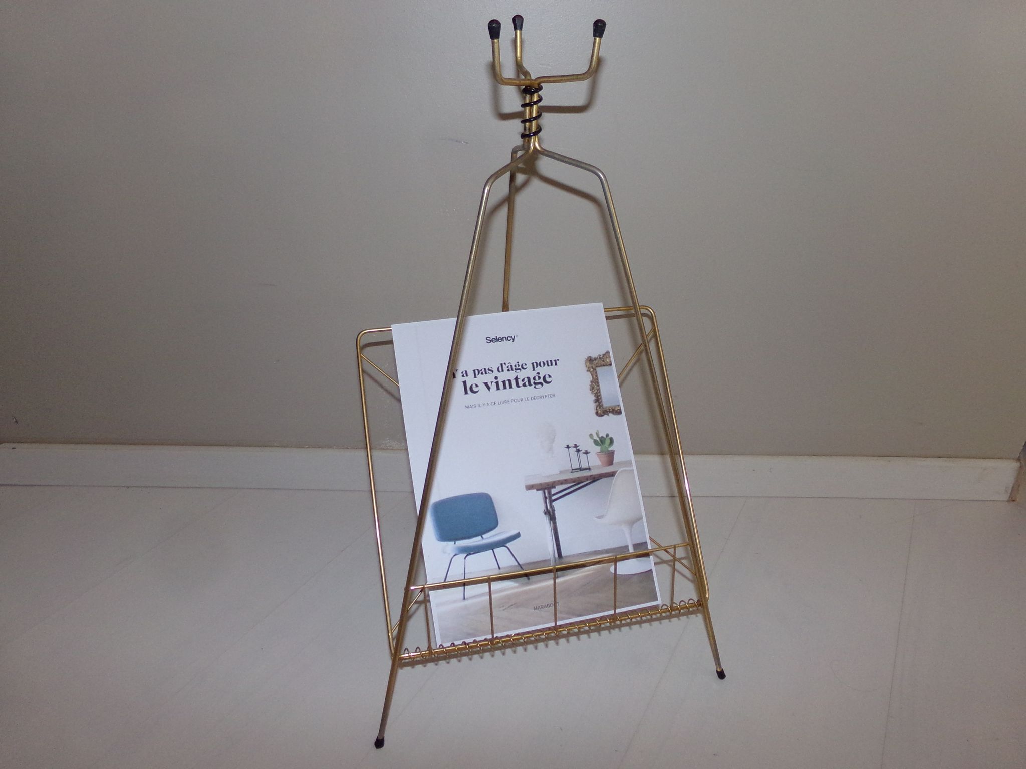 Vintage magazine holder in gold metal