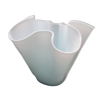 Vase mouchoir en opaline blanche des années 1960, Danemark