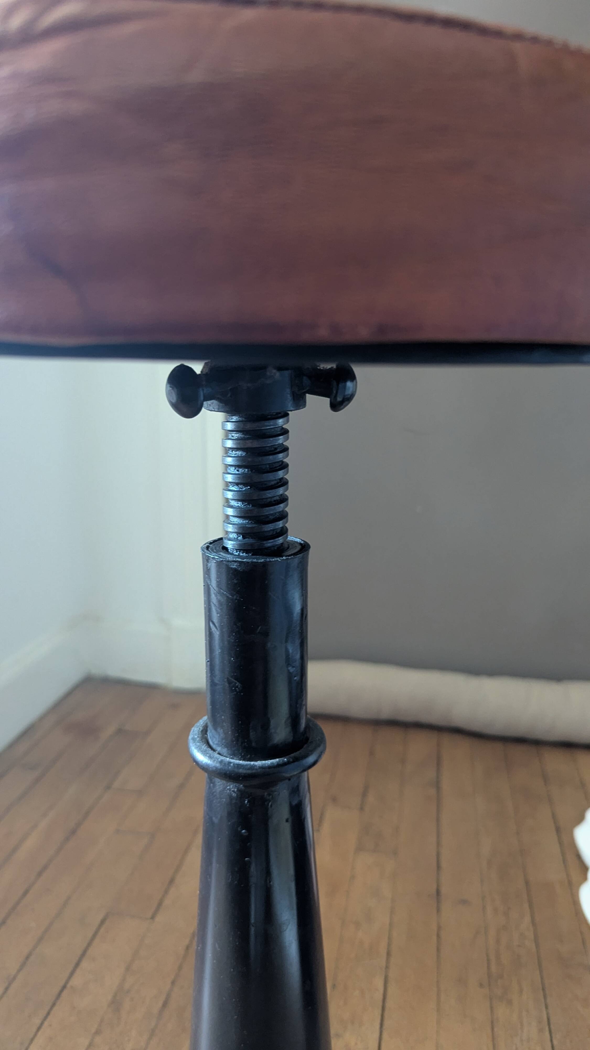 Tabouret en fonte Singer
