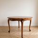 Table de salle à manger ronde extensible style Louis XV en bois