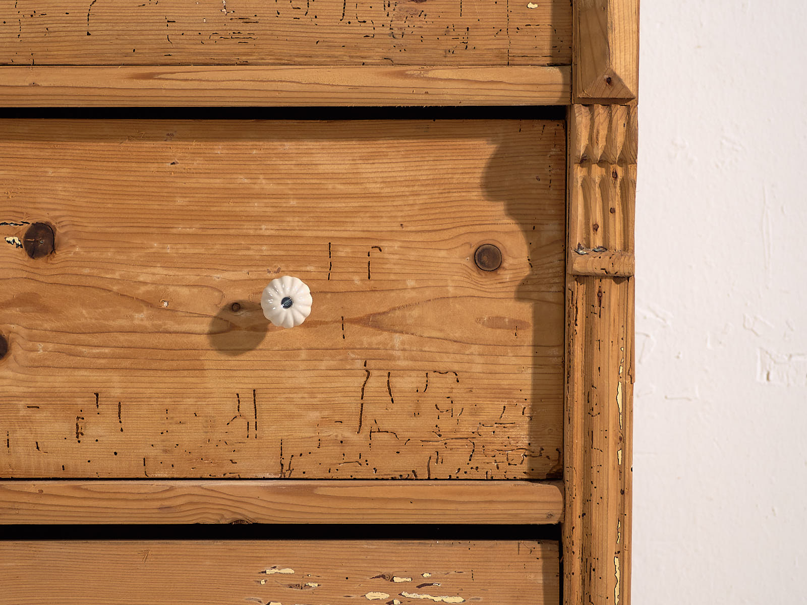 Antique three-drawer chest of drawers (circa 1920)