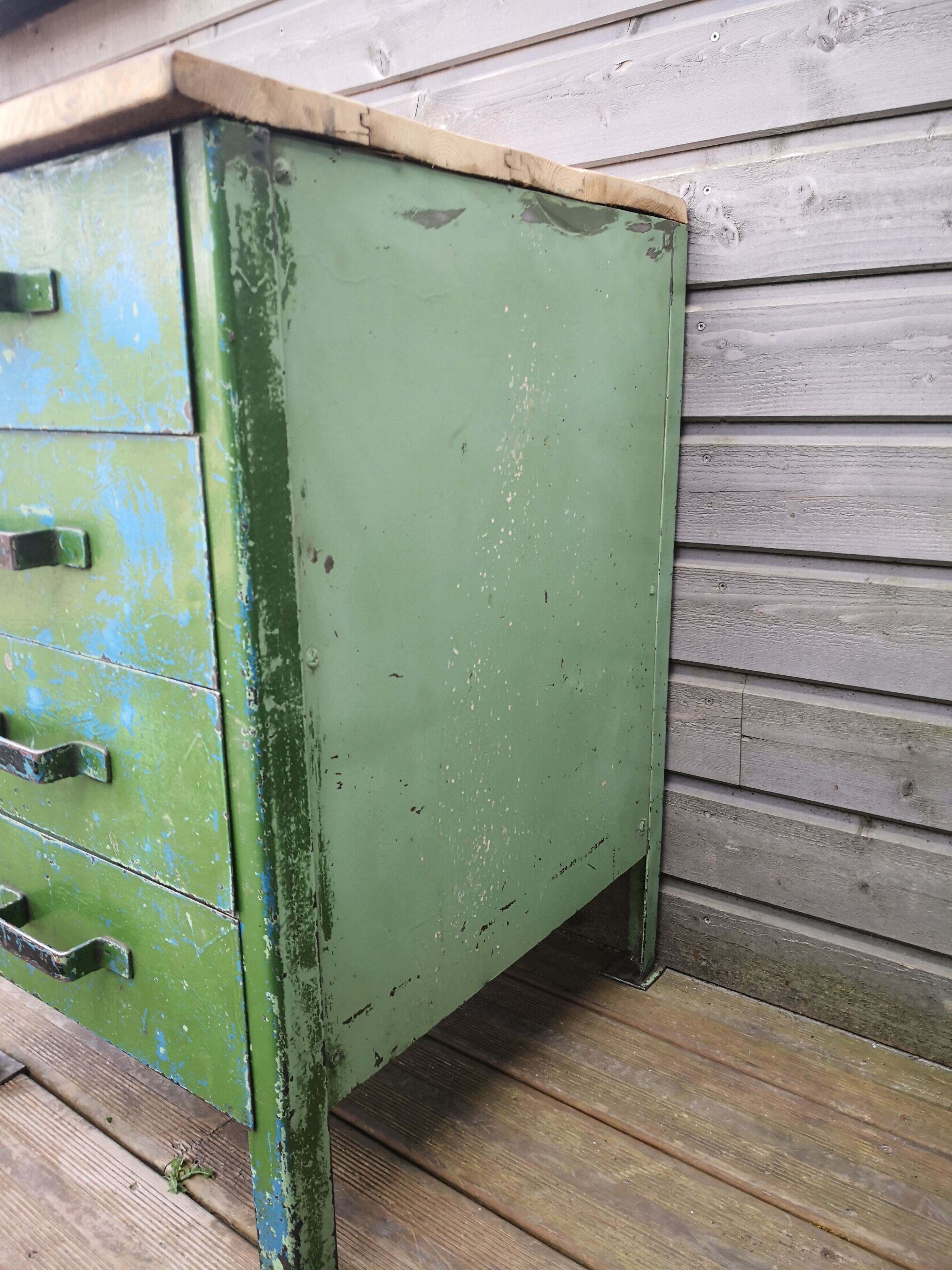 Drawer cabinet, sheet metal service for mechanical workshop, industrial