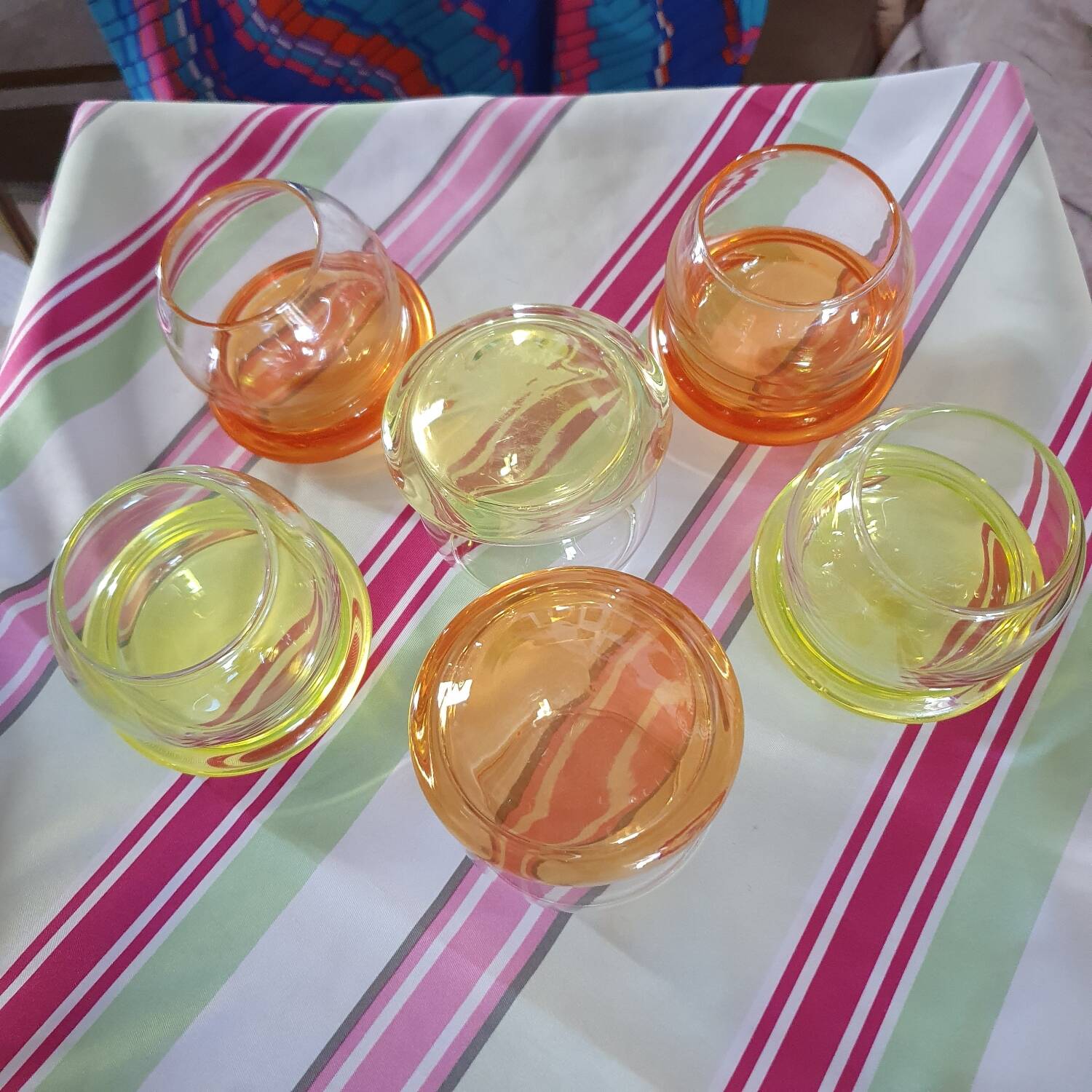 6 Glasses with the name Culbuto in 3 orange colors and 3 lemon yellow colors