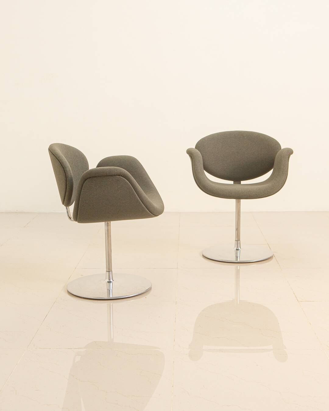 Pair of gray "Little Tulip" armchairs by Pierre Paulin for Artifort 80's