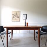 Scandinavian extendable table