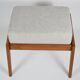 Fauteuil scandinave restauré avec repos-pieds, icône des années 60, tissu marron, teck