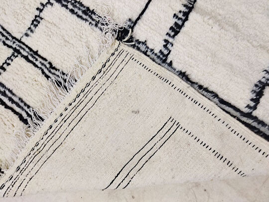 Handmade moroccan berber carpet 213 x 147 cm