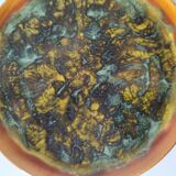 Set of 4 flamed enamel plates in green and amber from the 60s-70s.