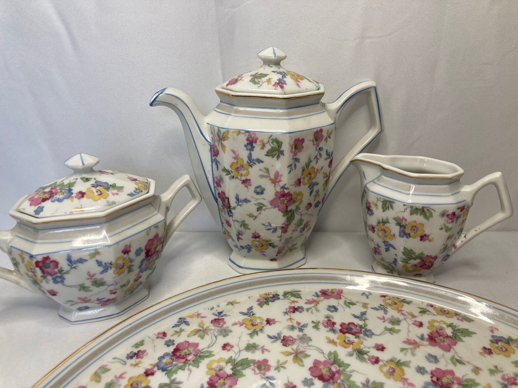 Liberty selfish service in fine 20th century earthenware