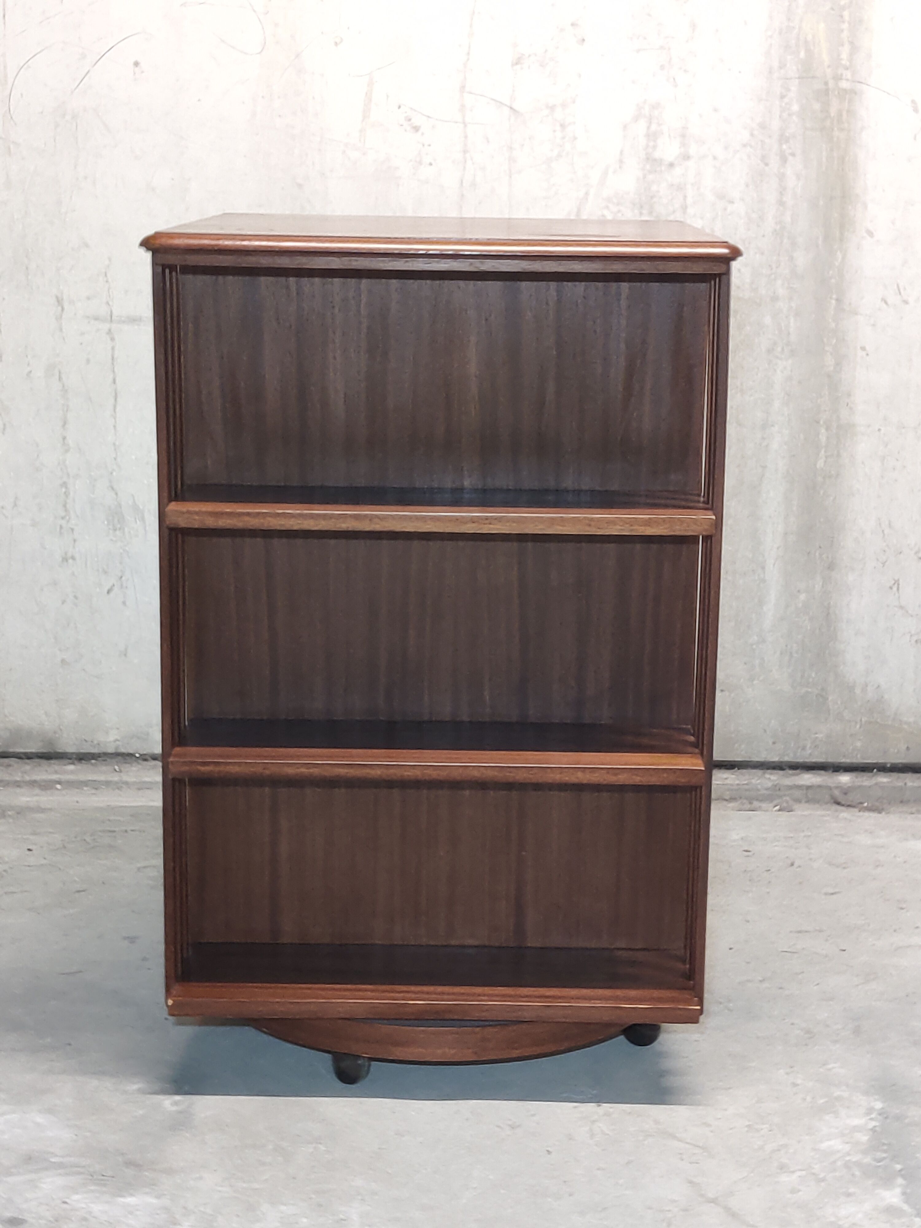 Rotating vintage library