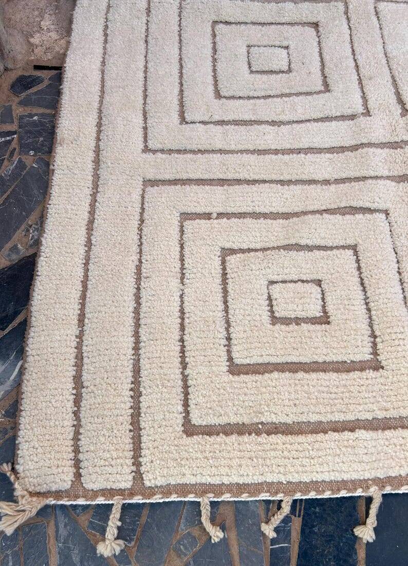 Handmade Moroccan rug, authentic Berber rug, 150/250 cm.