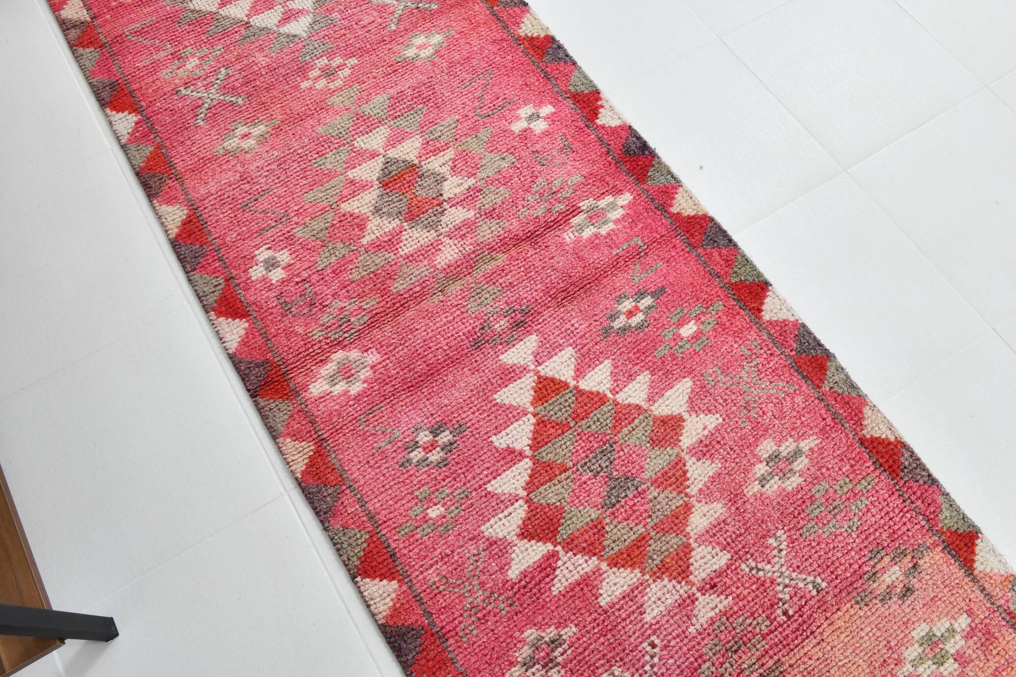 Pink & Red Oushak Runner Rug 88x306Cm SK 22815