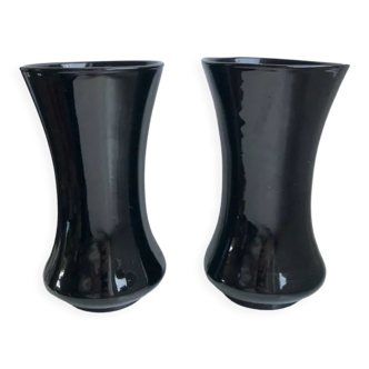 Paire de vases en opaline noire début XXème