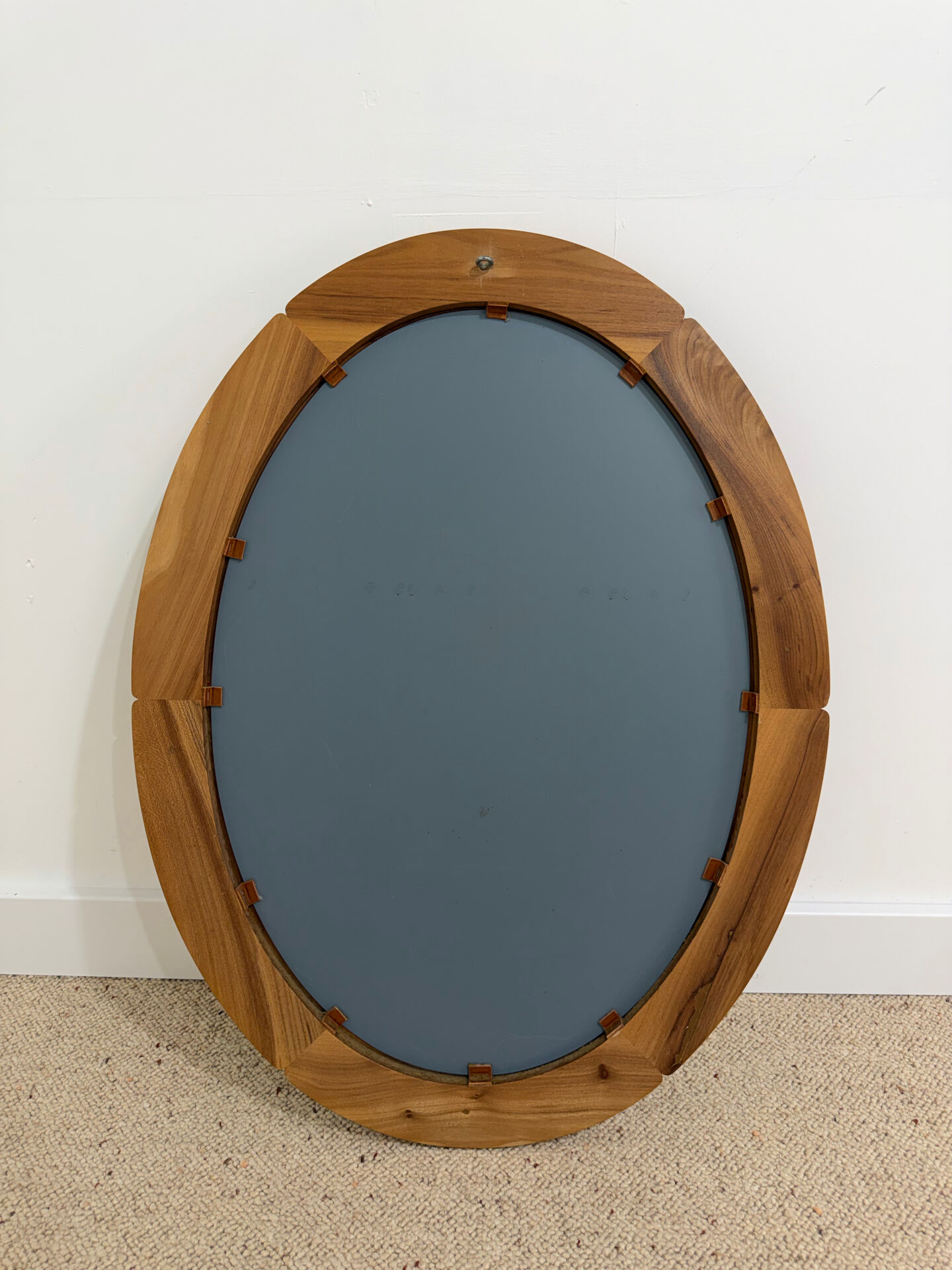 Miroir ovale années 70 en orme massif 