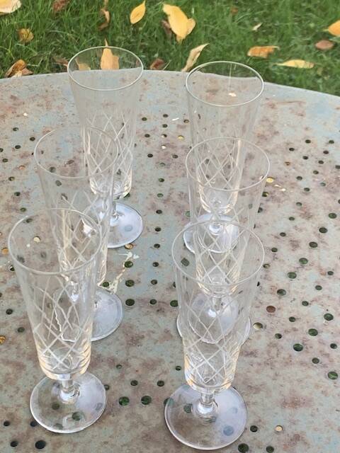 6 champagne flutes in glass and crystal, chiseled, vintage
