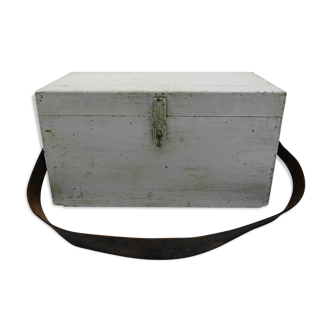 Strap storage box