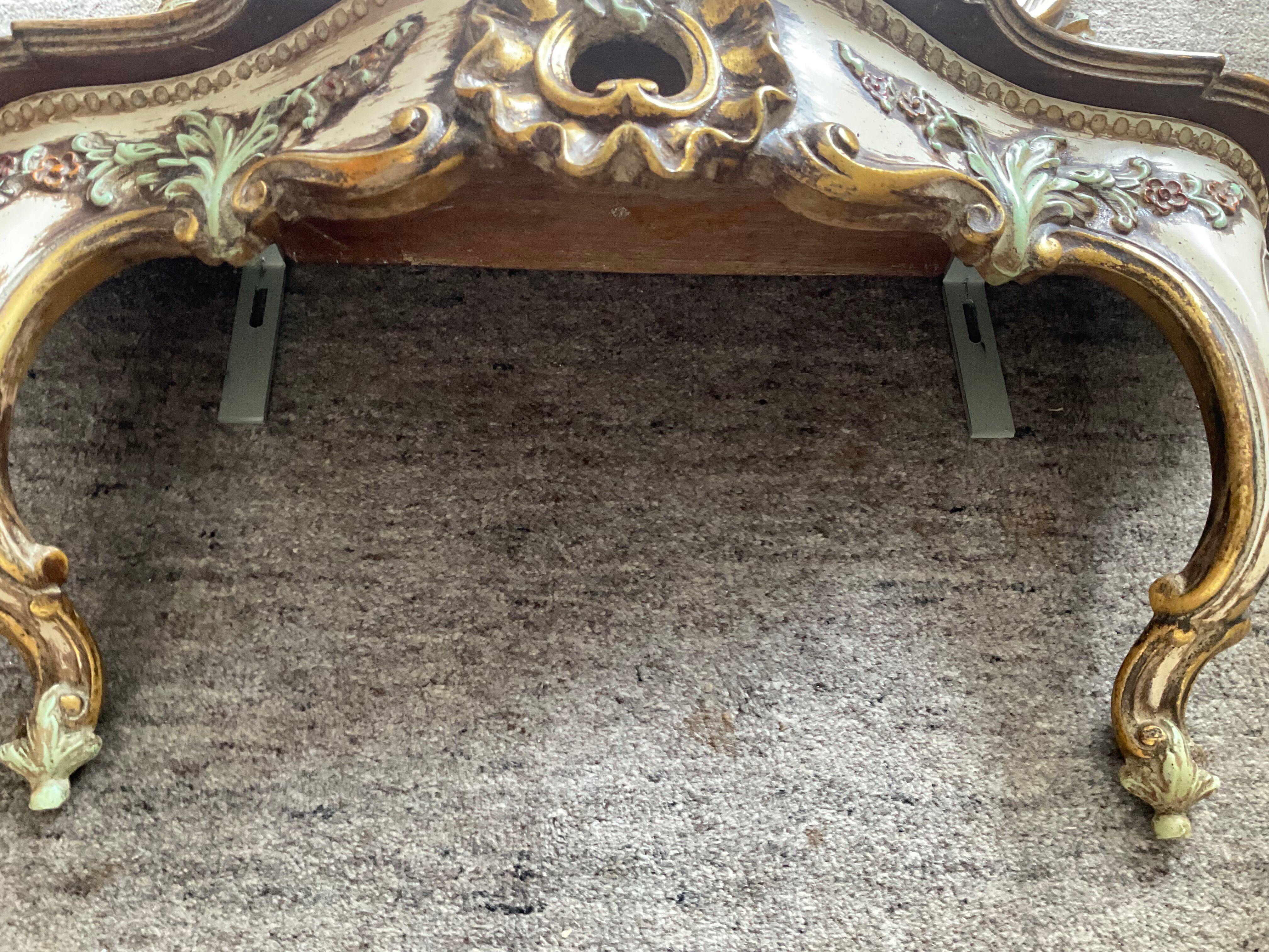 Ancien miroir et console murale en bois sculpté