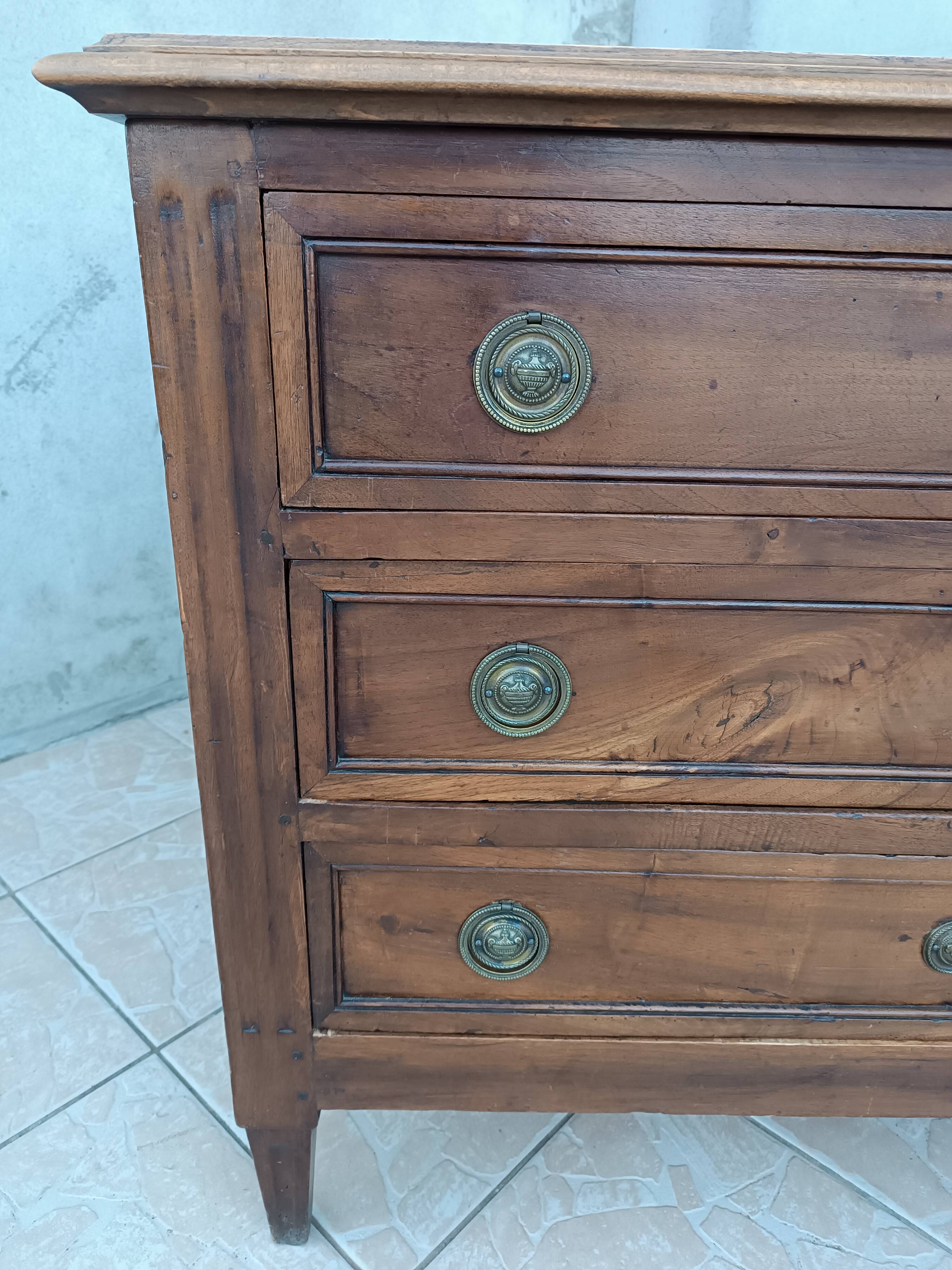 Louis XVI chest of drawers in walnut, 19th century