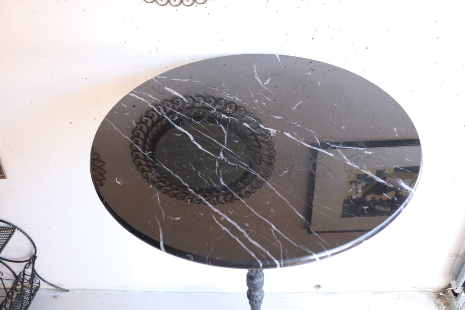 Antique bistro pedestal table in cast iron and veined black marble