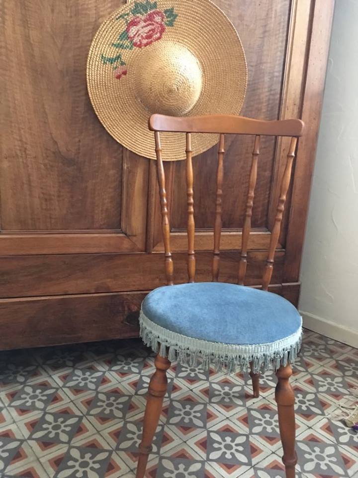 Bohemian chair with blue velvet and fringes