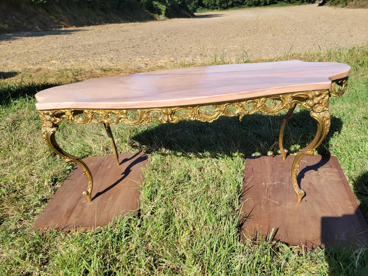 Louis XV coffee table in pink marble